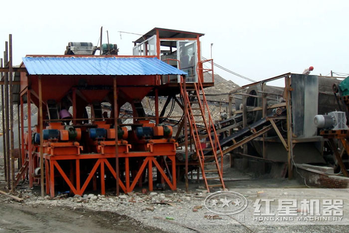 对辊破碎机工作现场 对辊破碎机工作现场