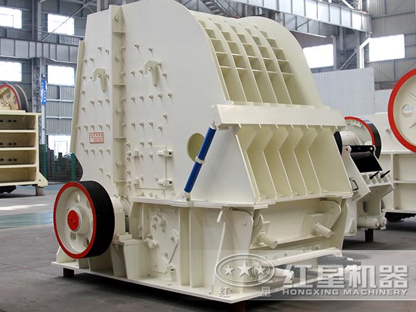 细碎反击破碎机侧面图 细碎反击破碎机侧面图