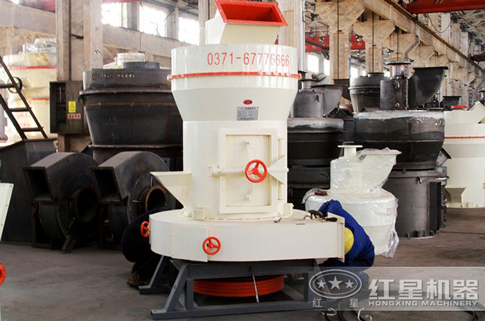 雷蒙磨粉机生产车间